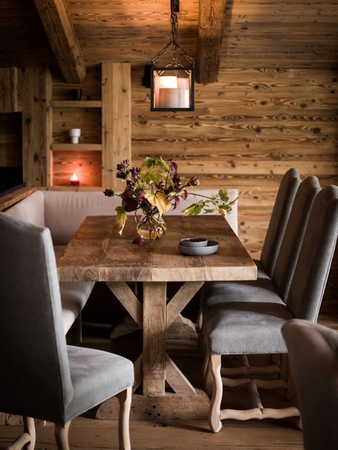 Chalet Grelottiere Verbier Russian Sauna, Fixer Upper Dining Room, Chalet Design, Rustic Dining Room, Cabin Living, Dining Nook, Dining Room Inspiration, Transitional Decor, Pool Ideas