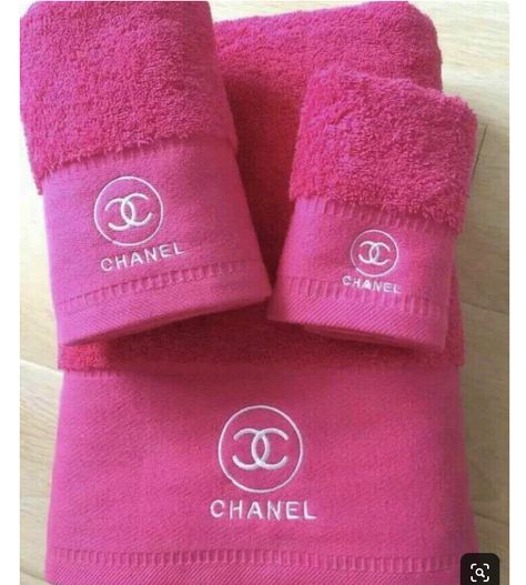 Designer Towels, Chanel Bathroom, Bathroom Decor Girly, Chanel Inspired Room, Chanel Bedroom, Chanel Room, Glamorous Bathroom Decor, Chanel Decor, Glamour Decor