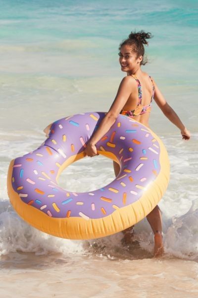 Bachelorette Spa, Donut Pool Float, Donut Pool, Diy Home Spa, Cool Pool Floats, Beach Bag Essentials, Spa Weekend, Awesome Bachelorette Party, Pool Floats