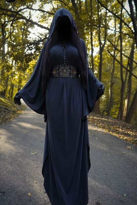 Grim Reaper Cosplay Female, Female Grim Reaper Costume, Grim Reaper Costume Female, Grim Reaper Costume Women, Grim Reaper Woman, Grim Reaper Costumes, Grim Reaper Outfit, Grim Reaper Cosplay, Female Grim Reaper