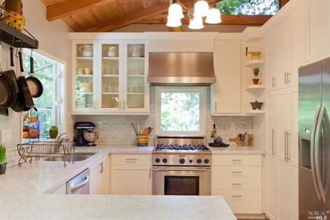 Stove Window, Kitchen Under Cabinet Lighting, Small Kitchen Layouts, Outdoor Kitchen Appliances, Ideas For Kitchen, Kitchen Stove, Cottage Kitchen, Outdoor Kitchen Design, Kitchen Remodel Idea