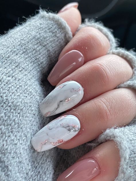 #marbel #nails White Acrylic Nails, Oval Nails, Gel Nail Designs, Birthday Nails, Bridal Nails, Nail Extensions, White Acrylic, Gel Nail, Nail Design