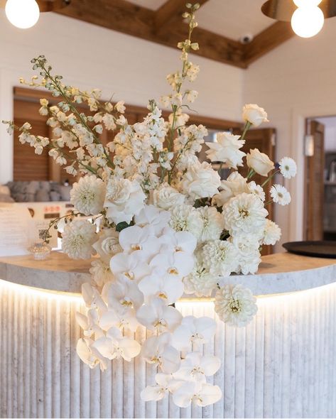 Concrete Wedding Decor, Classic Wedding Reception Decor, Bar Florals, Concrete Wedding, Jasmine Wedding, Peonies Centerpiece, Elegant Wedding Themes, White Weddings Reception, Dream Wedding Decorations