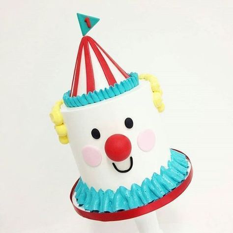 Birthday Party For Men, Clown Cupcakes, Circus Birthday Cake, Circus Theme Cakes, Circus Cakes, Clown Cake, Carnival Cakes, Circus Cake, Smash Cakes