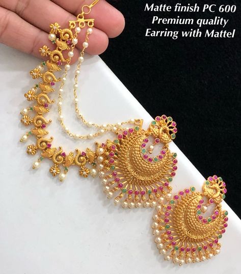 Ear Chains Indian Gold Temple Jewellery, Ear Chains Indian Gold, Tanishq Earrings, Punjabi Jewelry, Indian Wedding Jewelry Sets, Angrakha Style, Gold Temple Jewellery, Gold Bridal Necklace, Antique Necklaces Design