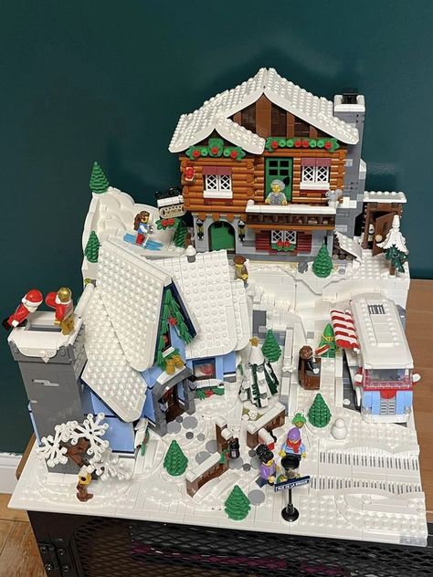 Lego Winter Village Instructions, Winter Lego Ideas, Lego Winter Village Moc, Christmas Lego Village, Lego Winter Village Ideas, Lego Winter Village Display, Christmas Legos, Winter Diorama, Lego Robotics