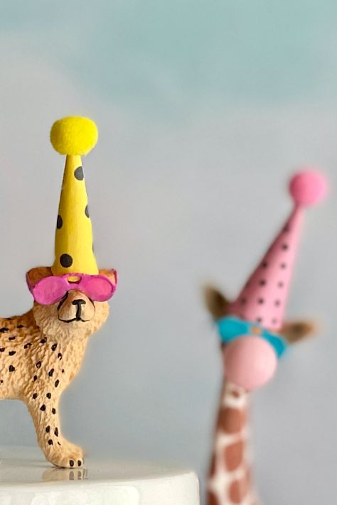 cheetah and giraffe cake toppers with sunglasses Party Animal Birthday Theme, Animal Cake Toppers, Party Animal Cake, Party Animal Birthday, Giraffe Cake, Giraffe Cakes, Animal Theme Birthday, Baking Decorating, Animal Cake