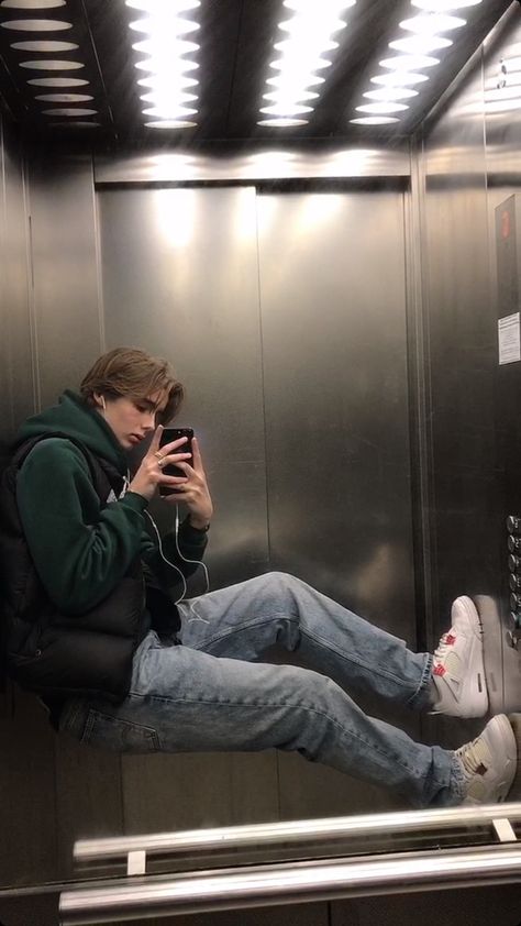 Mirror Pics Aesthetic Men, Elevator Pics Men, Mirror Poses Men, Insta Pic Ideas Men, Elevator Selfie Aesthetic, Ig Post Ideas Photo Men, Photo Ideas Guys, Pic Ideas Instagram Men, Photo Ideas Instagram Men