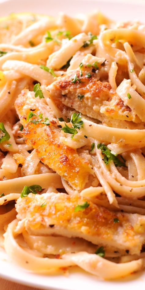 Garlic And Herb Chicken Pasta, Chicken Tender Pasta Recipes, Chicken Thigh Pasta Recipes, Lemon Garlic Chicken Pasta, Creamy Lemon Garlic Chicken, Pasta Garlic, Garlic Chicken Pasta, Makanan Italia, Lemon Garlic Pasta