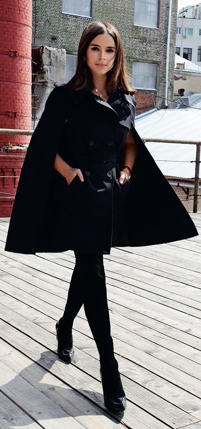 [Photo Dump] Capes and cape-like outerwear. AKA why everyone needs a cape. - Album on Imgur Miroslava Duma, Woman In Black, Black Cape, Looks Street Style, Looks Black, Business Outfit, Fashion Weeks, Inspired Outfits, Fashion Mode