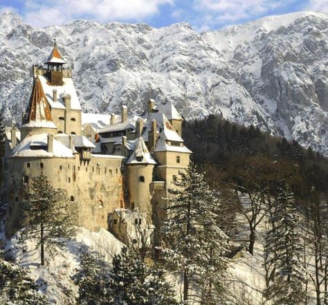 Bran Dracula castle winter Romania Carpathian mountains most beautiful landscapes eastern european medieval castles Draculas Castle Romania, Bran Castle Romania, Bran Castle, Dracula Castle, Visit Romania, Transylvania Romania, Castle Home, Haunted Castle, Voyage Europe