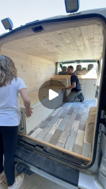 VentouxVan 🚐 on Instagram: "Et voici le tout dernier aménagements réalisés entièrement sur-mesure, qui sort tout droit de l’atelier ! 🤩🚚  #vanaménagé #fourgonaménagé #trafic #primastar #vivaro #vanlife #roadtrip #amenagementvan" Renault Trafic Van Conversion, Trafic Camper Conversion, Camper Van Build Ideas, Vivaro Van Conversion, Renault Trafic Camper Conversion, Vivaro Camper Conversion, T4 Camper Interior Ideas, Renault Trafic Camper, Vivaro Camper