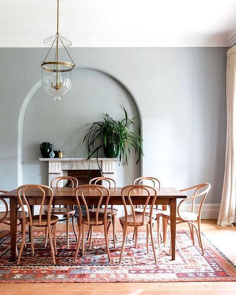 Sunlit spaces in this stunning dining room via @insideoutmag 📷 #annabellehickson | #dining #spaces #living Red Rug Dining Room Ideas, Gray Walls, Wood Chairs, Edwardian House, Bentwood Chairs, Elegant Dining Room, Sopot, Dining Room Inspiration, Table Wood