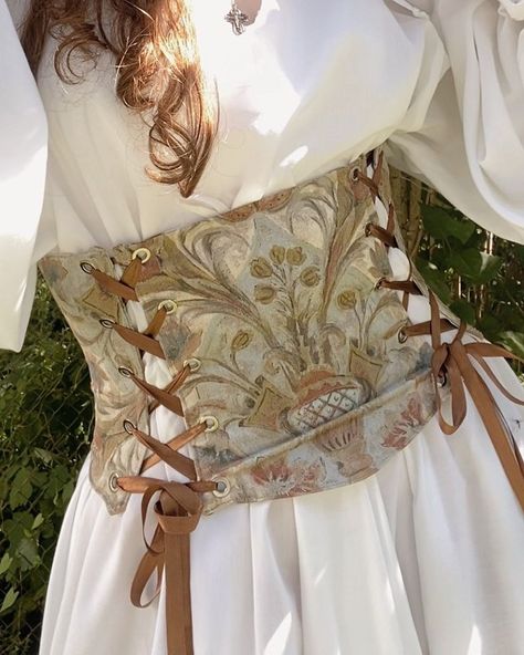 Underbust Corset Pattern, Ren Faire Outfits, Under Bust Corset, Corset Styles, Fair Outfits, Corset Outfit, Corset Fashion, Vintage Corset, Woman Suit Fashion