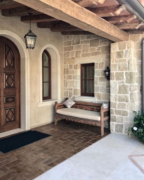 Tuscan Courtyard, Hacienda Style Homes, Beton Design, Spanish Style Home, Casas Coloniales, التصميم الخارجي للمنزل, Spanish Style Homes, Hacienda Style, Village House Design