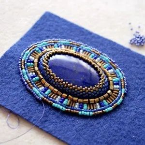 Bracelets Embroidery, Embroidery Beginners, Embroidery Patterns Ideas, Bracelets Ideas, Embroidery Bracelets, Bead Embroidery Tutorial, Bracelets Patterns, Bead Embroidery Patterns, Lapis Lazuli Pendant