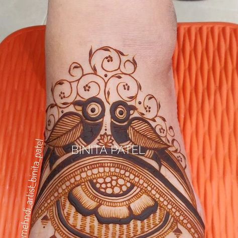 Leg Mehndi Designs, Foot Mehndi, Engagement Mehndi, Leg Mehndi, Engagement Mehndi Designs, Bird Figure, Fancy Art, Mehndi Artist, Mehndi Designs Book