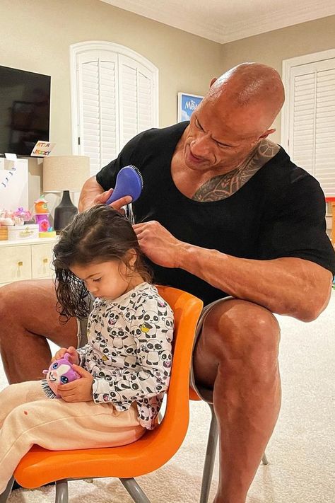 Dwayne Johnson Shares Post Brushing His Daughter's Hair Dwayne Johnson Daughter, Sweet Post, The Rock Dwayne Johnson, Beginner Knitting Projects, Dwayne The Rock, Red Dress Outfit, Small Bathrooms, Clipuri Video, Dance Moms Videos