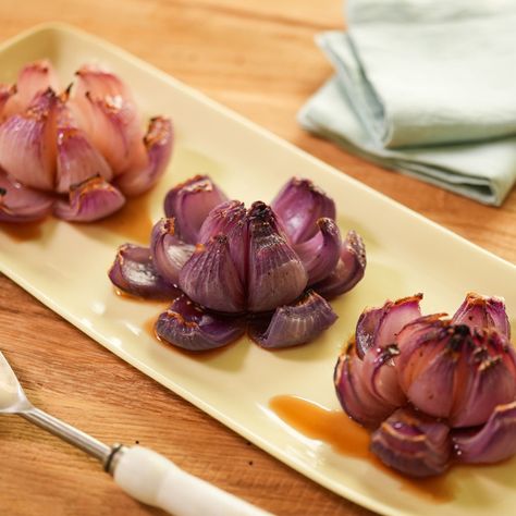 Sweet and Sour Flowering Red Onions by Alex Guarnaschelli Alex Guarnaschelli, Red Onion Recipes, Onion Flower, The Kitchen Food Network, Yummy Veggies, Vegetable Platter, The Kitchen Recipes, Sides Veggies, Onion Recipes