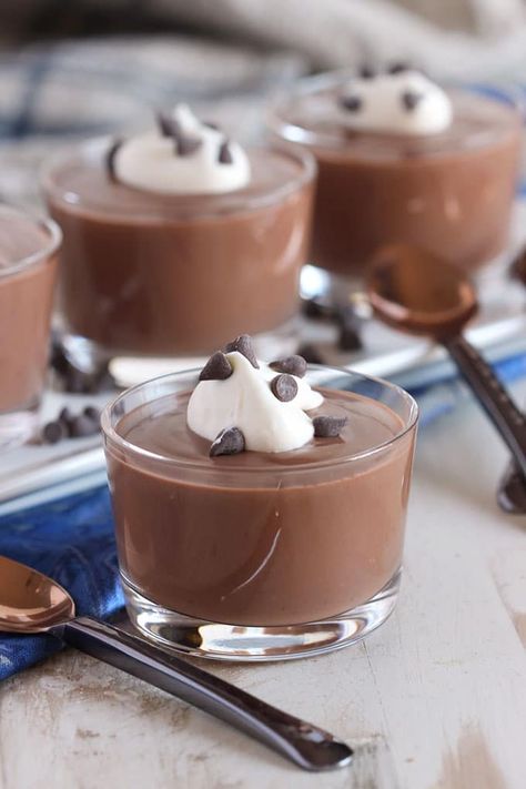 The Very Best Chocolate Pudding | TheSuburbanSoapbox.com Desserts With Chocolate, Puding Mangga, Chocolate Pudding Recipe, Kek Coklat, Homemade Chocolate Pudding, Chocolate Pudding Recipes, Homemade Pudding, Protein Pudding, Chocolate Mousse Recipe