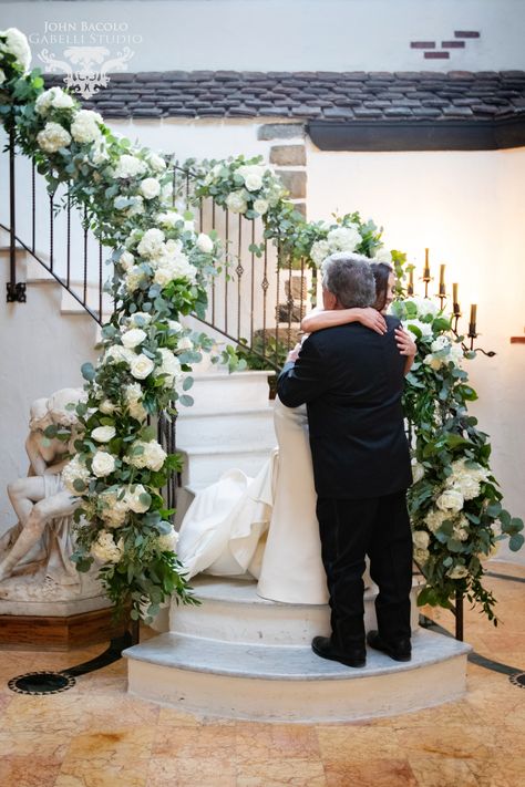 White Modern Wedding Staircase Florals, Wedding Staircase Decoration, Staircase Wedding, Wedding Stairs, White Modern Wedding, Staircase Decoration, Wedding Staircase, Circle Arch, Staircase Railing