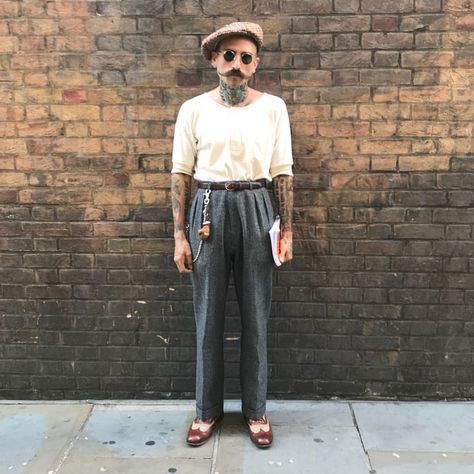 Scott Fraser Collection (@scottfrasercollection) en Instagram: "London boy Lou never fails. SFC from the waist down." Scott Fraser, London Boy, Instagram London, Men Clothing, Old Fashioned, Fails, What To Wear, Street Style, London