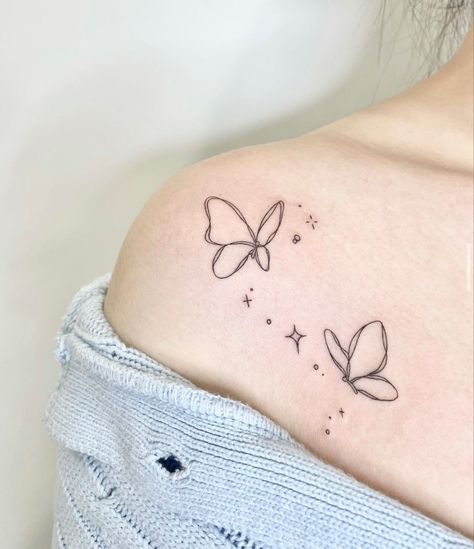 Mini Tattoos Cute, Four Butterflies Tattoo, Henna Style Tattoos, Butterfly Tattoo On Shoulder, Rose Drawing Tattoo, Infinity Tattoo Designs, Flower Tattoo Drawings, Cute Hand Tattoos, Butterfly Tattoos For Women