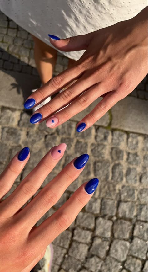 Navy Valentines Nails, Navy Blue Valentine Nails, Spring Nail Inspiration 2024, Europe Trip Nail Ideas, Pink And Blue Nails Design Simple, Summer Island Nails, Spanish Holiday Nails, Navy Heart Nails, Simple Short Blue Nails