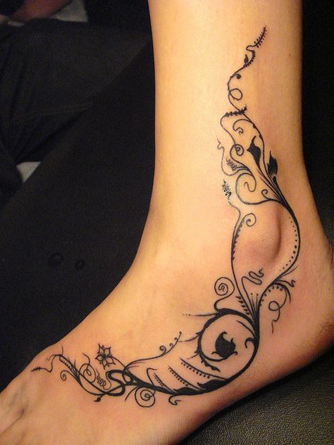 Tattoo: very similar to mine! Only mine has flowers and goes across the top of the foot. Maori Tattoo Frau, Ankle Tattoo For Girl, Ankle Tattoo Designs, Ankle Tattoos For Women, Vine Tattoos, Cat Tattoos, Music Tattoos, Tattoo Feminina, Tattoo Life