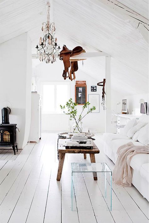 Swedish Farmhouse, Swedish Interior Design, Scandinavian Farmhouse, White Wood Floors, Decoration Shabby, White Floors, White Rooms, Design Del Prodotto, Cozy Interior