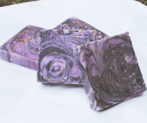 Easy Galaxy Swirl Cold Process Soap Recipe _ga- Wow, if I try to sell these kind of products in my neighborhood I'm sure to clean up! hahahahahaha Galaxy Soap, Easy Soap Recipes, Cold Process Soap Recipes, Soap Recipe, Homemade Soap Recipes, Diy Health, Kaolin Clay, Soap Recipes, Home Made Soap