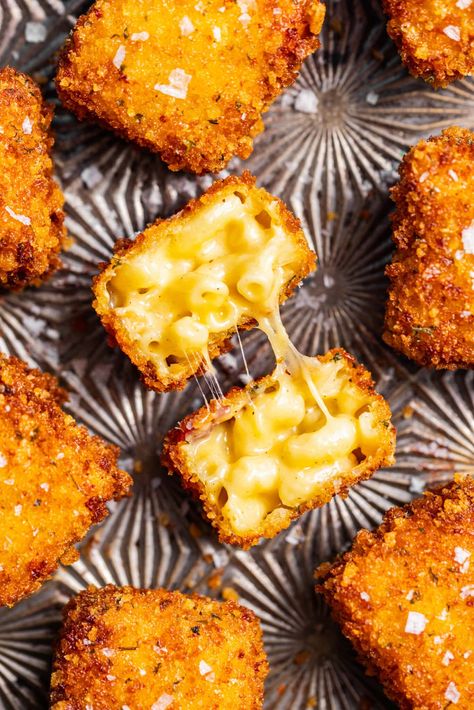 Crispy Fried Homemade Mac and Cheese Bites Fried Mac And Cheese Bites Recipe, Deep Fried Mac And Cheese Bites, Air Fried Mac And Cheese Bites, Fried Snacks Recipes, Deep Fried Mac And Cheese Balls, Delicious Savory Food, Savory Party Food, Baked Mac And Cheese Bites, Mac And Cheese Bites Recipe