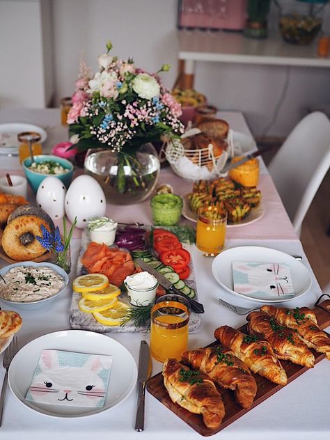 Let's have Brunch! Ideen für euren Osterbrunch 2019. Part 1. | Marry Kotter Marry Kotter, Oster Brunch, Bagel Bar, Corkboard Ideas Decor, Rare Features, Healthy Breakfast Recipes Easy, Brunch Buffet, Party Finger Foods, Easter Table