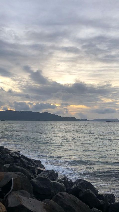 Pin by dimas ananta on Beach scenery [Video] in 2022 | Estetika pantai, Fotografi alam, Estetika langit Pantai Aesthetic, Haiwan Comel, Sky Gif, Beach Video, Fotografi Alam Semula Jadi, Sunset Pictures, Ocean Sunset Photography, Alam Yang Indah, Alam Semula Jadi