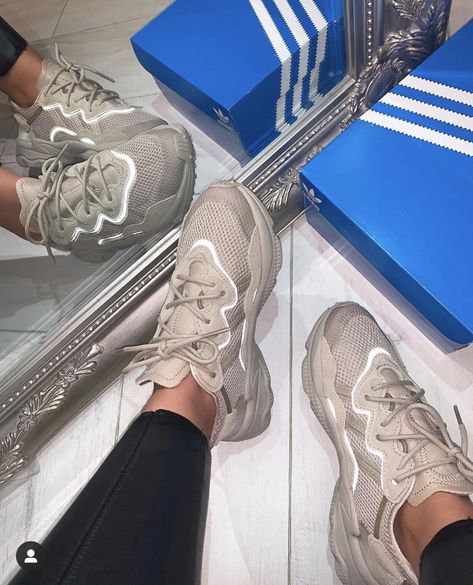 Adidas Ozweego Outfit Women, Ozweego Outfit Women, Trendy Womens Sneakers, Adidas Outfit Women, Estilo Hijab, Shoes Heels Classy, Shoe Wishlist, Hype Shoes, Nike Free Shoes