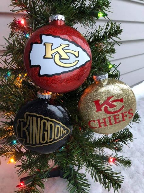 Football Team Ornaments Diy, Nfl Christmas Ornaments Diy, Diy Football Ornaments, Sports Ornaments Diy, Chiefs Decor, Seashell Windchime, Chiefs Crafts, Chiefs Christmas, Globe Ideas