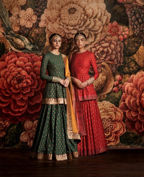 Banarsi Anarkali Suits, Sabyasachi Sharara, Traditional Indian Clothing, Sabyasachi Lehenga, Salwar Kamiz, Red Lehenga, Patiala Salwar, Ghagra Choli, Party Wear Indian Dresses