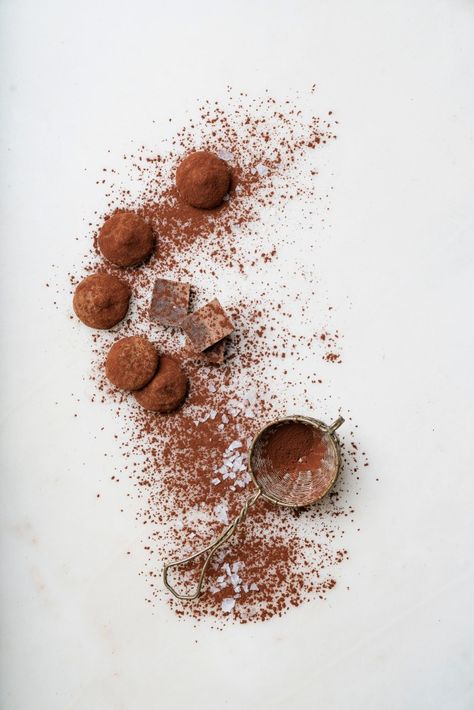 Candy Photography, Baking Photography, Chocolate Photos, Chocolate Packaging Design, Chocolate Pictures, Candy Truffles, Candy Sweet, Chocolate Powder, Premium Chocolate