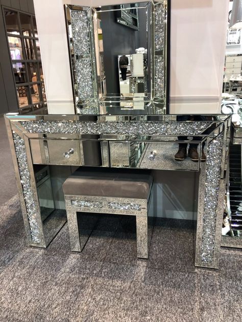 mirrored console table in many sizes and styles. silver mirror, mirror and wood, smoked grey and many many more Tri Fold Mirror, Mirrored Furniture Decor, Glam Bedroom Decor, Silver Bedroom, Instagram Crush, Mirrored Bedroom Furniture, Trifold Mirror, Glam Bedroom, Table Mirror