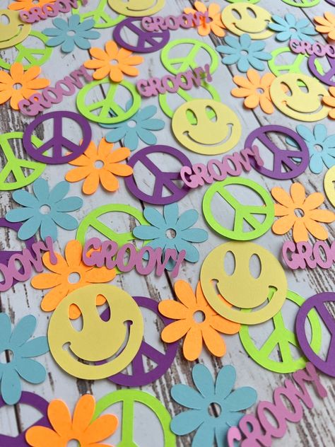 70s Groovy Party Decorations, 60s Birthday Party Theme Decoration, 60s Decorations Party, Groovy Decorations Ideas, Groovy Graduation Party, 70 Party Ideas 70s Theme, 70’s Party Ideas, Hippie Party Ideas, 1960s Party Theme