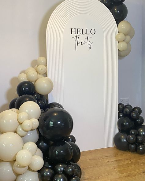 💕 HELLO THIRTY! 💕 Celebrating the arrival of our beautiful new sailboard! A new challenge is always exciting and I absolutely love the duo-toned look; inspired by the amazing @twosistersltd Thank you to @ibl_creations for this on trend beauty! 30th birthday coming up? She’s ready for you 🙌🏻🥳 #30thbirthday #birthdayballoons #ballooondecor #balloongarland #eventstylist #partystylist #northwales #chester @sempertex.uk @ibl_creations @proballoonshop 30 Birthday Balloon Arch, 30th Birthday Balloon Decor For Women, Hello 40 Birthday Party Ideas, Simple 30th Birthday Decorations, 30th Backdrop Ideas, Home Birthday Party Ideas For Adults, 30th Birthday Balloon Arch, 30th Birthday Balloons Decoration, 30th Birthday Backdrop Ideas