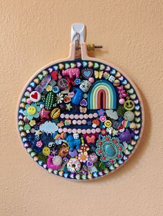 #BEAUTY ,#REALATIONSHIPS #Fashion #Outfits #SUMMER Outfits #Animals Easy Arts And Crafts For Adults, Things To Do With Beads, Bead Wall Decor, Mixed Media Diy, Crafts To Do, Hanging Wall Art, Bead Art, Room Office, Assemblage