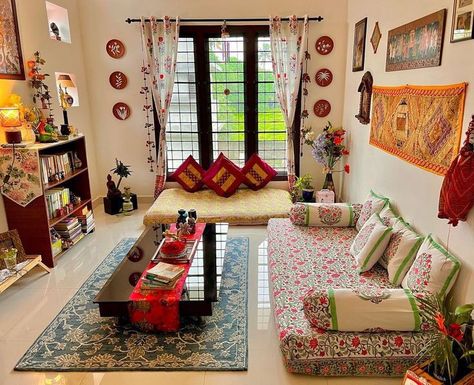 Diwan Sets Living Rooms, Indian Diwan Living Rooms, Home Setting Ideas, Indian Baithak Living Rooms, Indian Room Decor Ideas, Low Budget Home Decor Indian, Diwan Seating Living Rooms, Simple Room Decor Ideas, Small Living Room Decor Indian