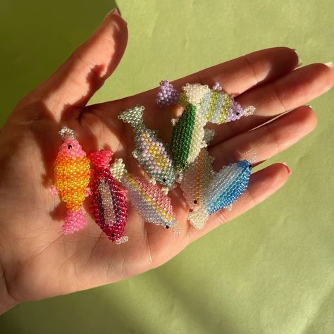 Beaded fish charms by Mzayyanin 🎣 #BeadingPatterns #SeedBeadPattern #SeedBeadPatternsAnimals #SeedBeadPatternsFlower Beaded Fish Pattern, Beaded Fish, Seed Bead Pattern, Fish Pattern, Seed Bead Patterns, Childhood Nostalgia, Detailed Jewelry, Fish Patterns, Bead Pattern