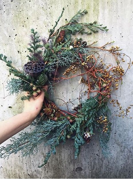 #wreath #holidaywreaths #holidaydecor #christmaswreaths #botanical #floral #floraldesign #greenery #florist #diy Natural Wreath, Dried Flower Wreaths, Xmas Wreaths, Deco Floral, Autumn Wreaths, Christmas Mood, Holiday Inspiration, Winter Wreath, Fall Wreaths