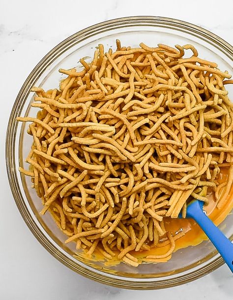 add chow mein noodles to melted mixture Chow Mein Crunchy Noodles, Chow Mein Noodles Recipe Crunchy, Chow Mien Noodles, Birds Nests Recipe, Crispy Chow Mein Noodles, Birds Nest Cookies, Haystack Cookies, Chow Mein Recipe, Chicken Chow Mein