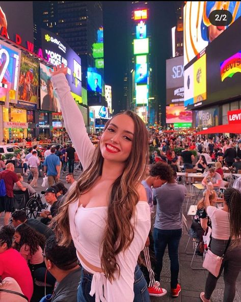 Fancy Outfits, Cool Girl, Times Square