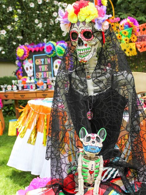 day of the dead woman skeleton and dog skeleton Dia De Los Muertos Yard Decor, Day Of The Dead Porch Decor, Day Of The Dead Halloween Decor, Skeleton And Dog, Altar Muertos, Diy Halloween Doll, Diy Day Of The Dead, Day Of The Dead Decorations, Day Of The Dead Woman