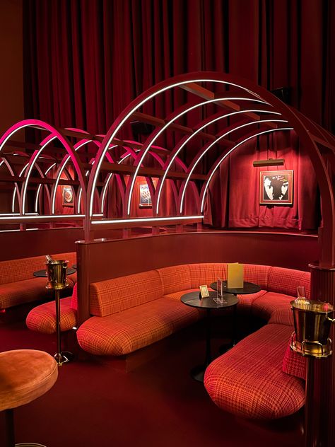 Fancy Club Interior, 70s Nightclub Aesthetic, Disco Lounge Interior Design, 70s Club Interior, Hedonistic Disco Interior, Retro Bar Interior Design, Vintage Nightclub Aesthetic, 70s Interior Aesthetic, 70s Lounge Aesthetic