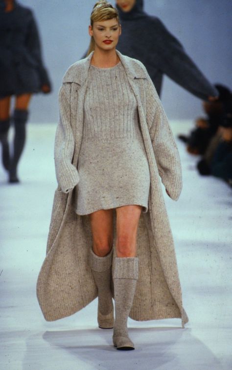 Timeless Fashion on Tumblr Knitting Fashion Design, Fashion Documentaries, Venus Fashion, 90s Runway, 90s Runway Fashion, Linda Evangelista, Style Inspiration Winter, Isaac Mizrahi, Runway Show